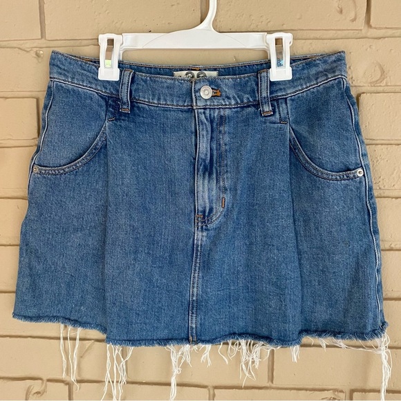 We The Free People Mini Jean Skirt Sz 28 Denim Pleated Raw Hem Preppy Academia - Picture 1 of 6